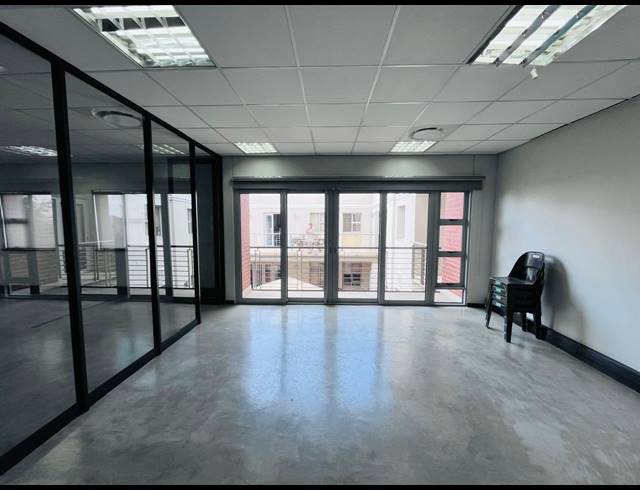 230M² OFFICE FOR SALE IN FOURWAYS